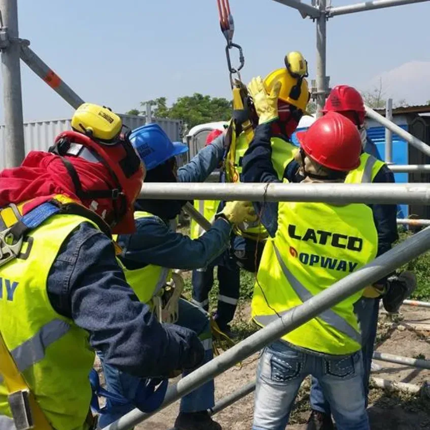 Entrenamiento en trabajo seguro en alturas y espacios confinados para brigadas empresariales